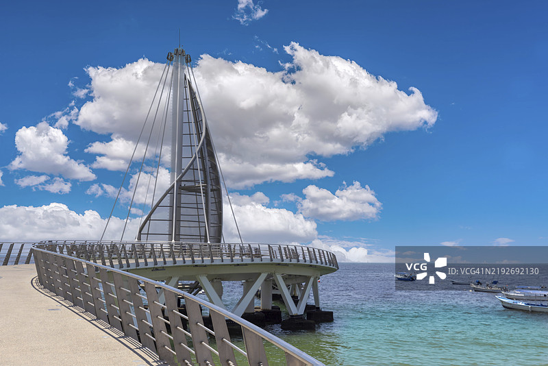 洛斯穆ertos海滩和位于普埃尔托瓦拉塔马雷孔附近的码头图片素材