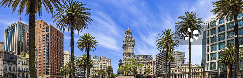 乌拉圭，蒙得维的亚独立广场，位于历史悠久的市中心，是著名的旅游景点。图片素材