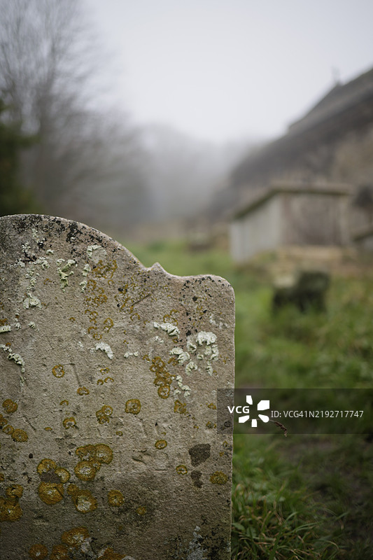 墓地中的墓碑图片素材