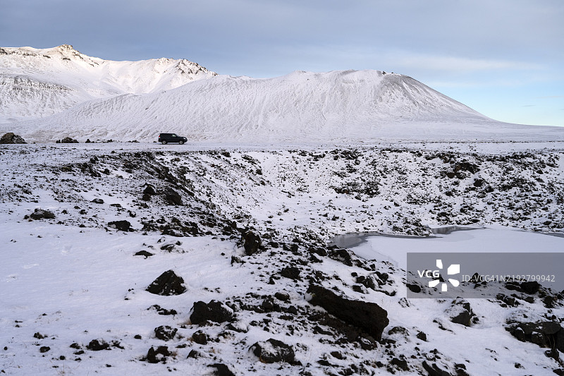 冰封的湖泊位于冰岛西部的贝瑟尔基亚朗图片素材