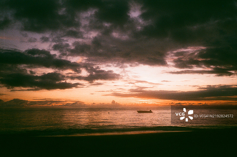 多米尼加海滩的日落图片素材