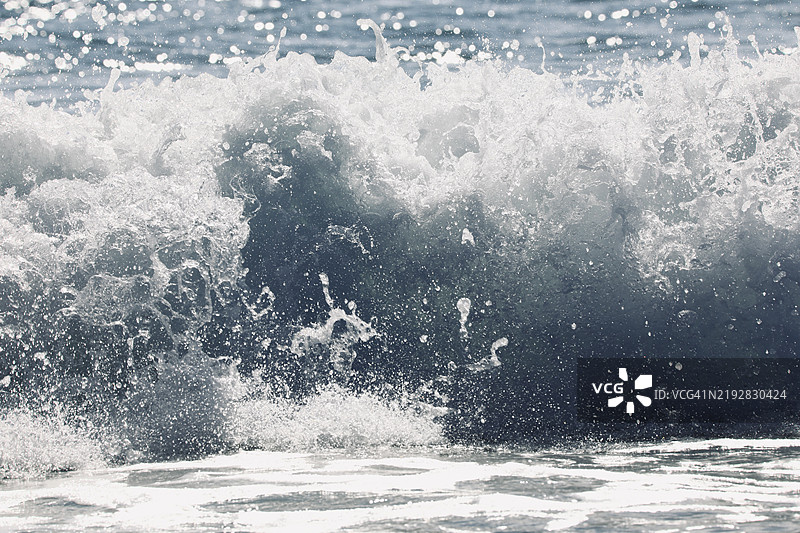 冲击的水浪图片素材