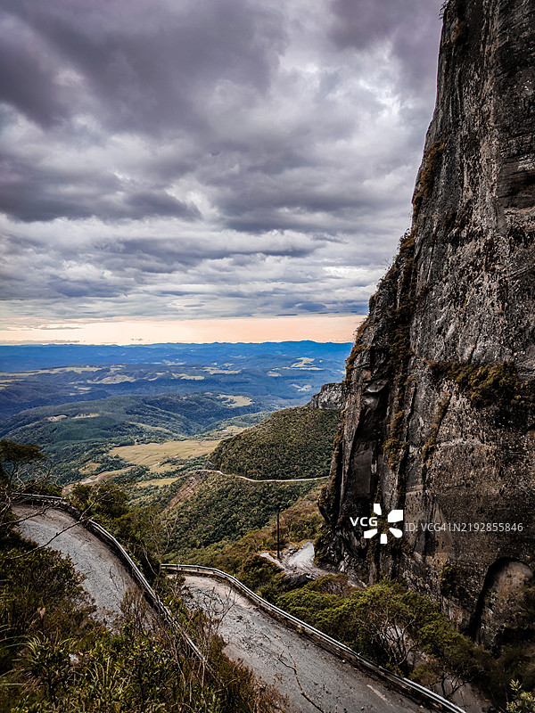 乌鲁比基，圣卡塔琳娜，巴西的天空下风景如画的景观图片素材