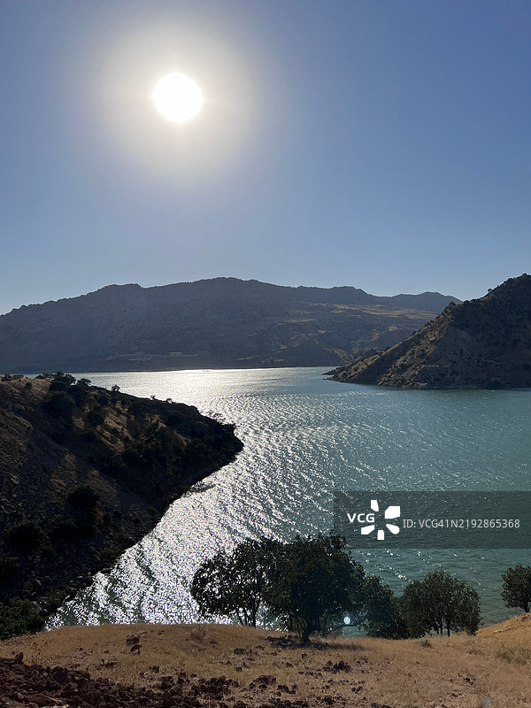 伊拉克苏莱曼尼亚的清澈天空下的海景图片素材