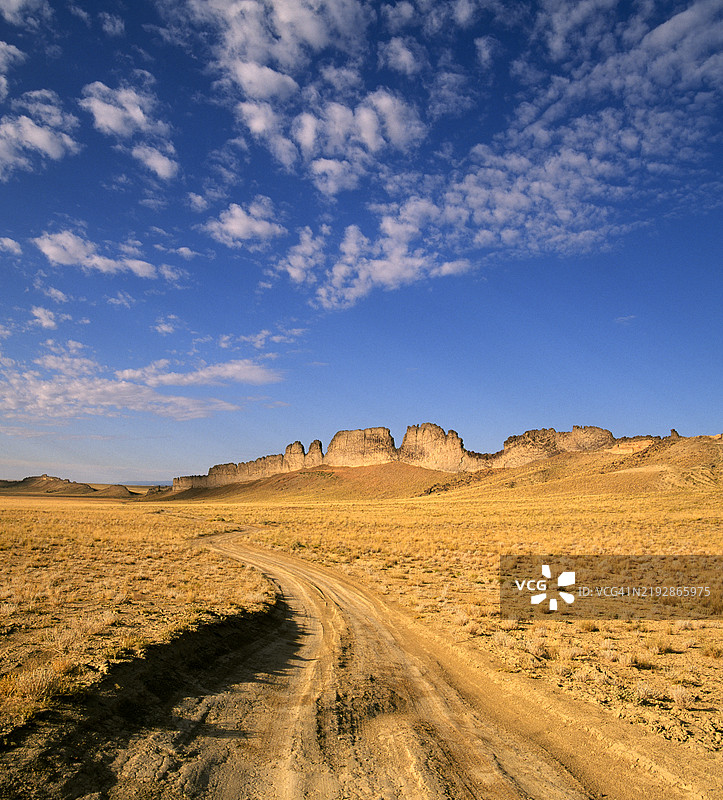 纳瓦霍民族的泥土道路图片素材