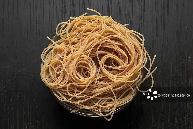 一张干意大利细面条的照片图片素材