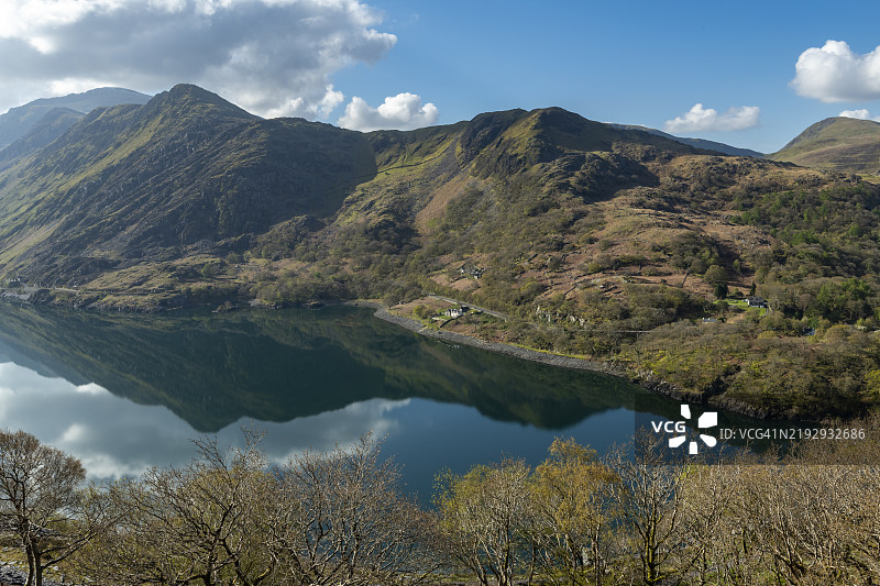来自北威尔士兰贝里斯的迪诺维格采石场的佩里斯湖图片素材