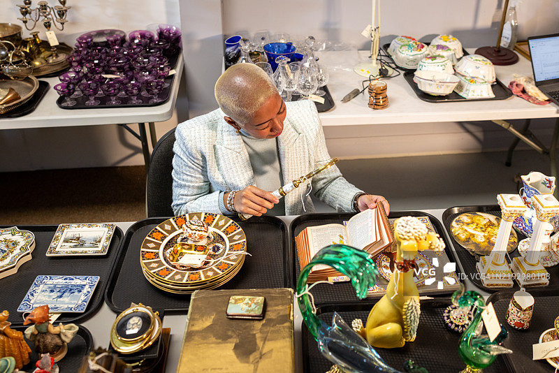 为拍卖评估古董图片素材