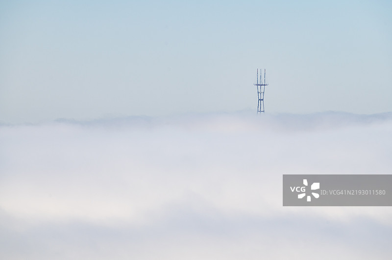 从马林海岬的观景点俯瞰金门大桥图片素材