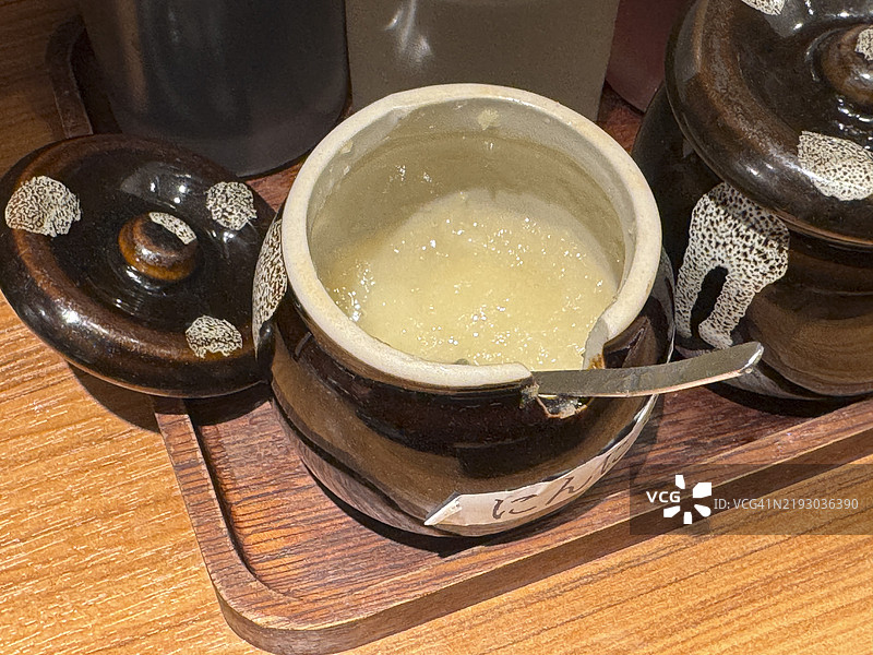 拉面用的蒜蓉调料图片素材