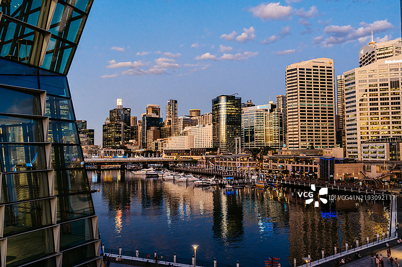 澳大利亚悉尼达令港的日落景色图片素材