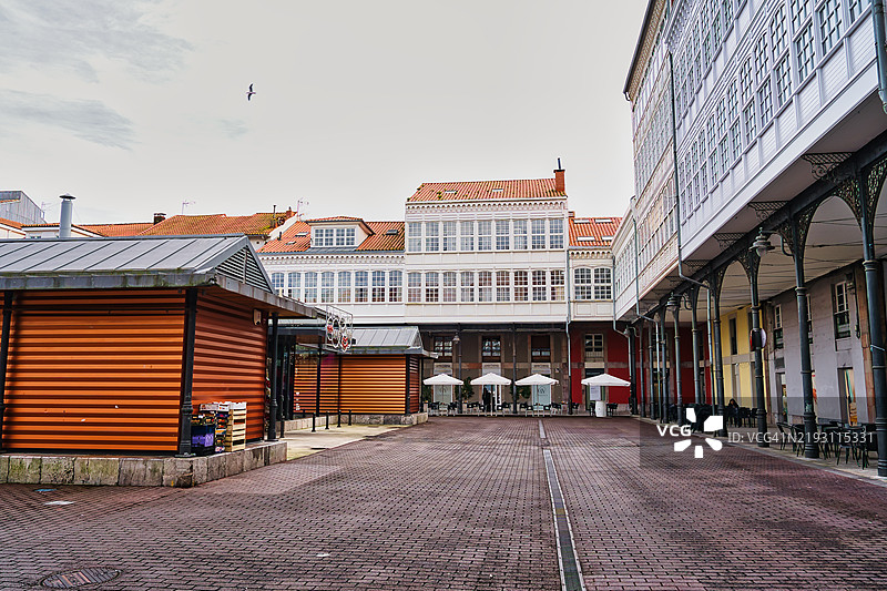 西班牙阿维莱斯的阿巴斯托斯市场广场图片素材