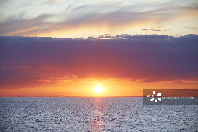 英格兰诺福克，海上日落图片素材