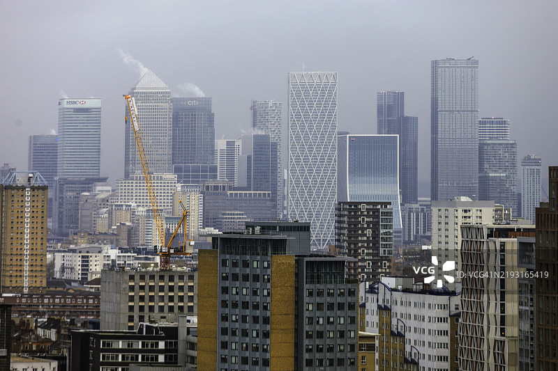 伦敦金丝雀码头的阴郁天际线图片素材