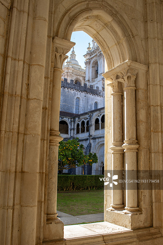 阿尔科巴萨修道院的回廊窗户图片素材