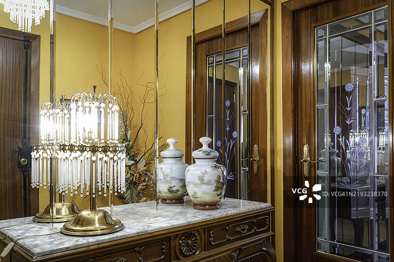 复古风格的房屋入口大厅图片素材
