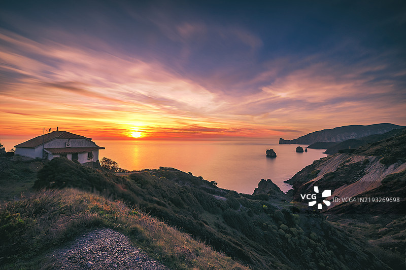 萨丁岛内比达的日落图片素材
