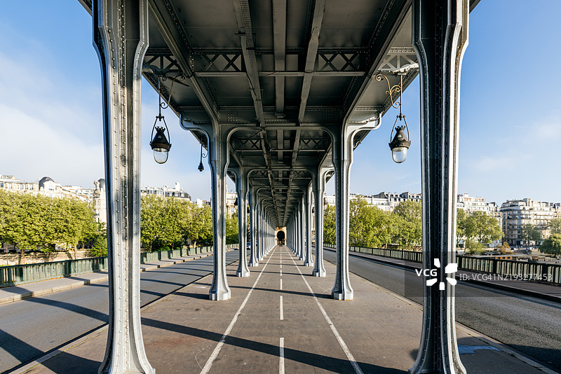 巴黎法国塞纳河上的比尔哈基姆桥图片素材