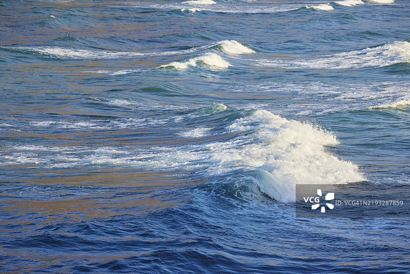 破浪，圣拉蒙炮台，阿尔梅里亚，安达卢西亚，西班牙图片素材