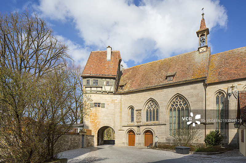 德国巴伐利亚自由州，弗兰肯地区，中弗兰肯，安斯巴赫区，罗滕堡的克林根托尔巴斯泰的圣沃尔夫冈教堂图片素材