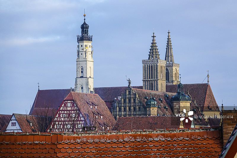 从城墙的炮台俯瞰市政厅和雅各布教堂，罗滕堡，安斯巴赫区，中法兰克尼亚，法兰克尼亚，巴伐利亚自由州，德国，欧洲图片素材