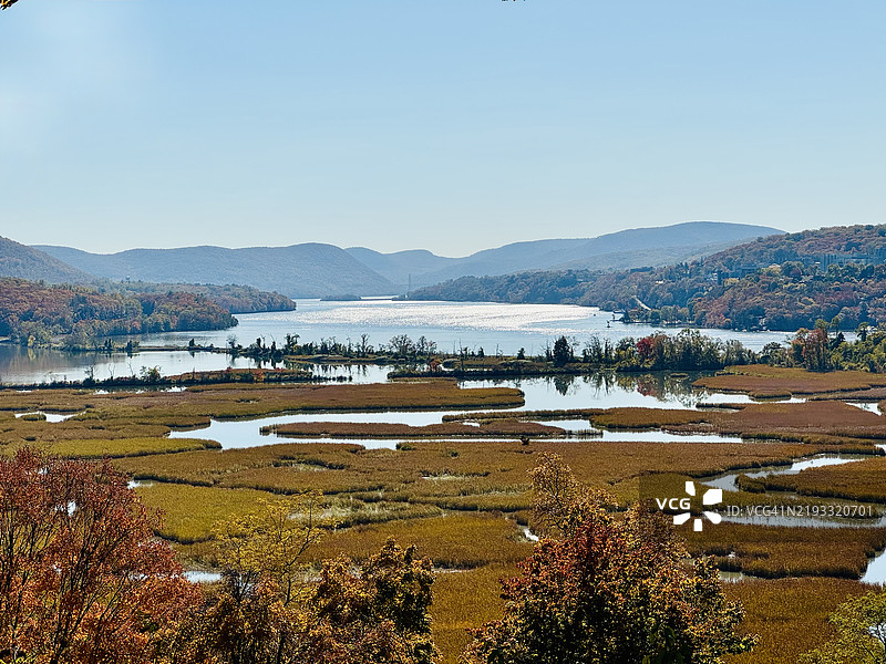 湖泊与天空的美丽景色，菲利普斯镇，纽约州，美国图片素材