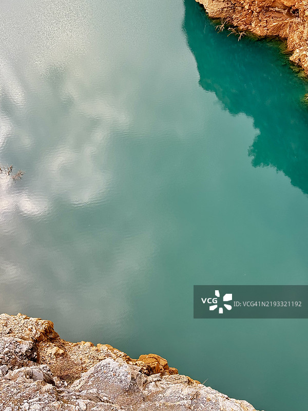 4K无人机视角的峡谷图片素材