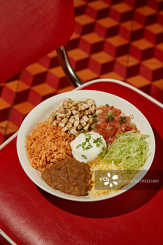 美味的德克萨斯墨西哥风味鸡肉米饭碗图片素材