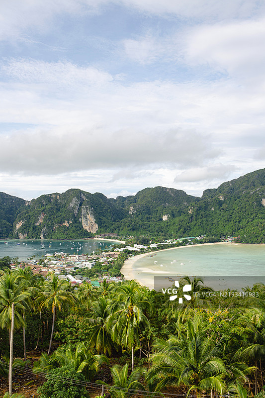 从观景点俯瞰泰国皮皮岛图片素材