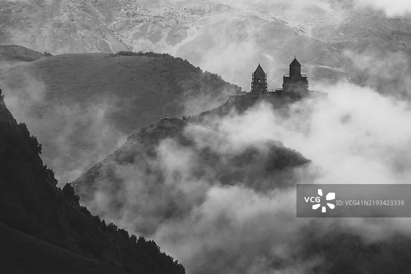 格尔盖提三位一体教堂，黑白神秘感图片素材