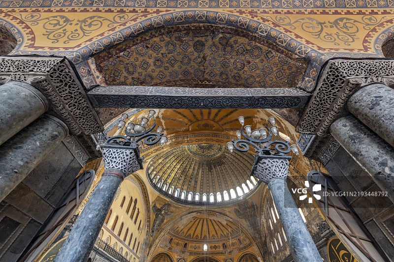 土耳其伊斯坦布尔法提赫区的圣索非亚大清真寺（Ayasofya）图片素材