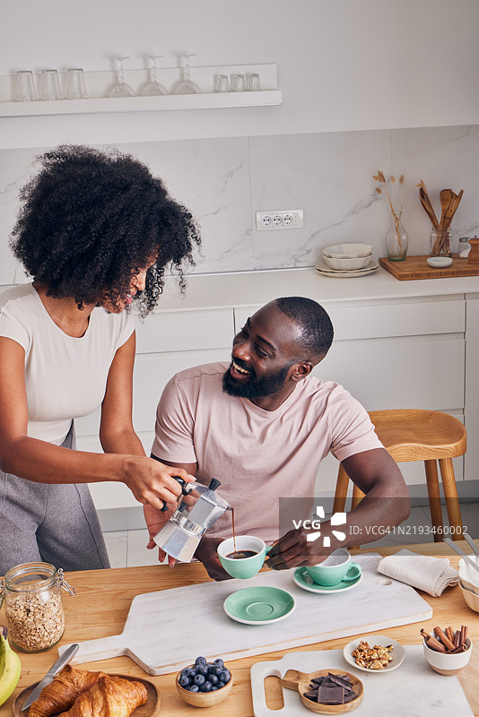 一对恋人的幸福图片素材