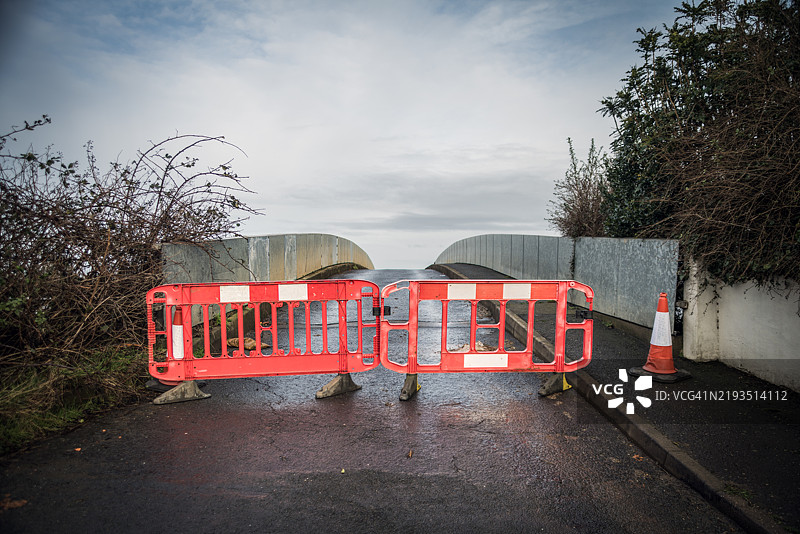 洪水警告标志 - 艾尔河的洪水图片素材