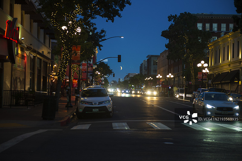 圣地亚哥市中心的夜景建筑图片素材