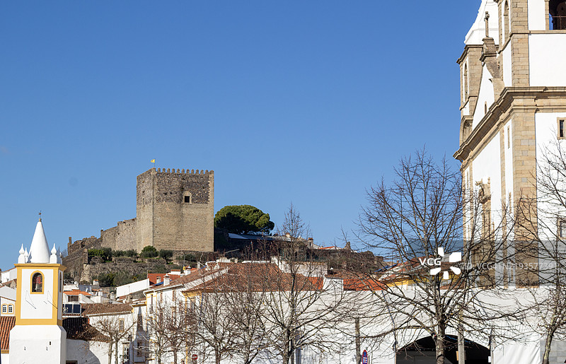 葡萄牙卡斯特洛德维德的城堡和圣玛丽亚教堂图片素材