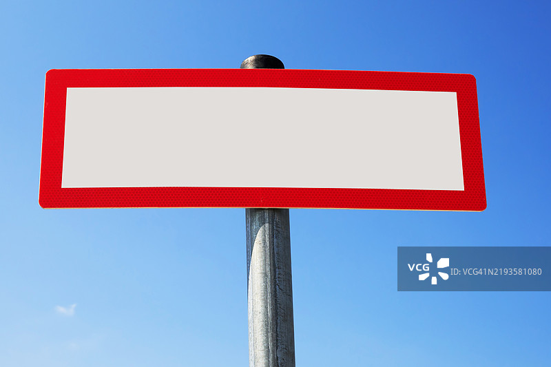 空白标志与蓝天图片素材