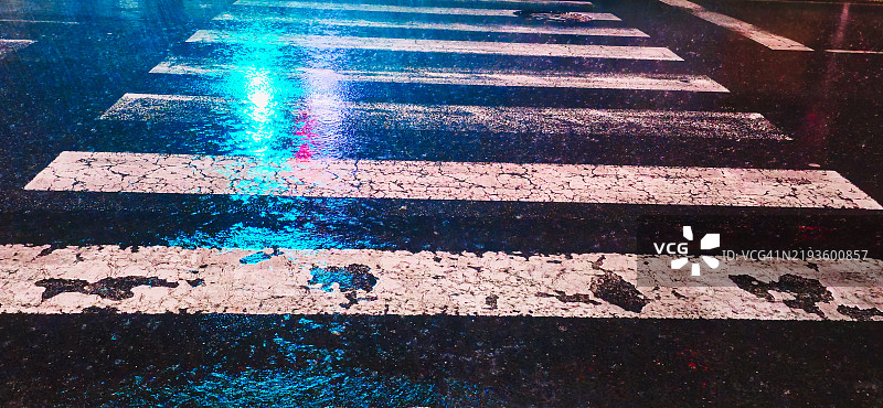 雨天的斑马线图片素材