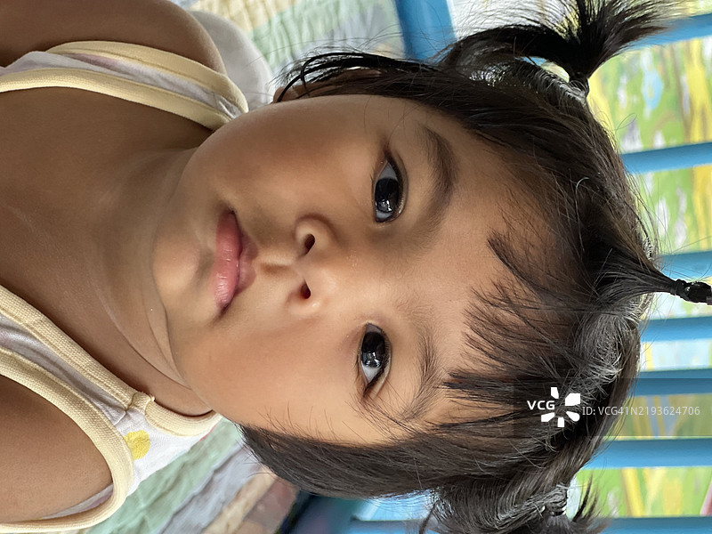 亚洲小女孩的特写肖像图片素材
