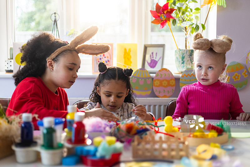 戴着复活节兔耳朵图片素材