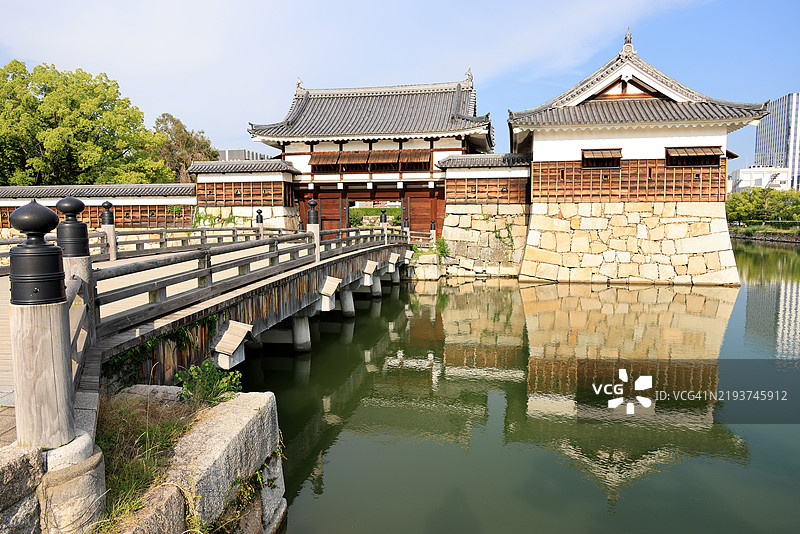 日本广岛的广岛城主桥、主门和平屋阁塔图片素材