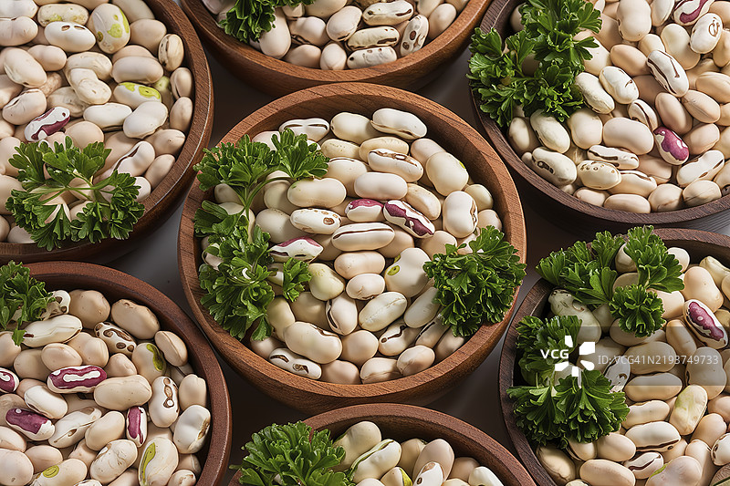 一张装有生豆的木碗照片图片素材