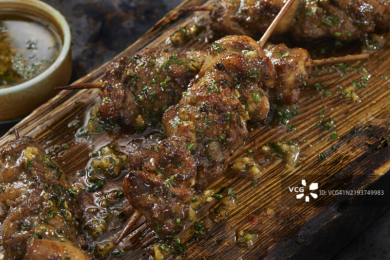 多汁的空气炸锅鸡肉串图片素材