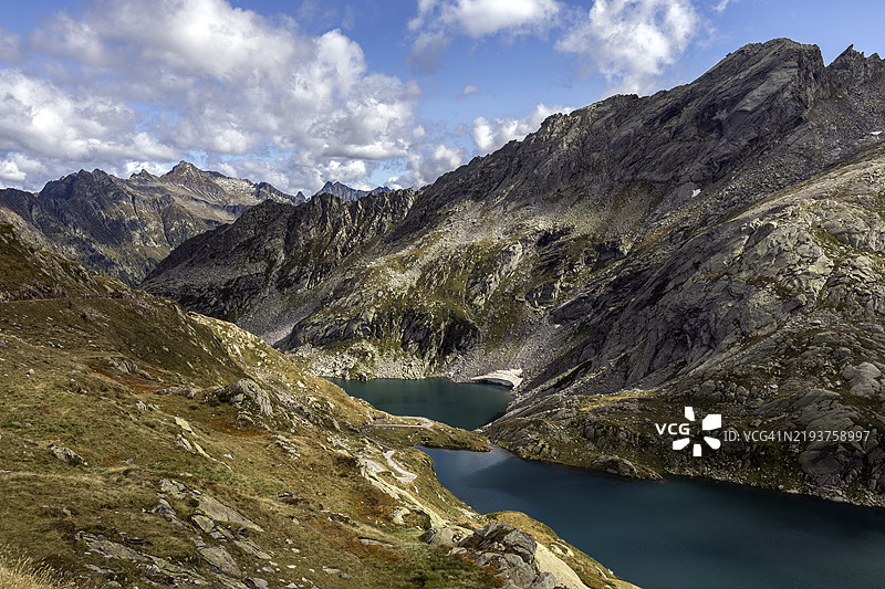 提基诺山脉后面的超级湖和萨索拉湖，桑布科谷，瓦莱桑布科，靠近富西奥，拉维扎拉，提基诺州，瑞士，欧洲图片素材