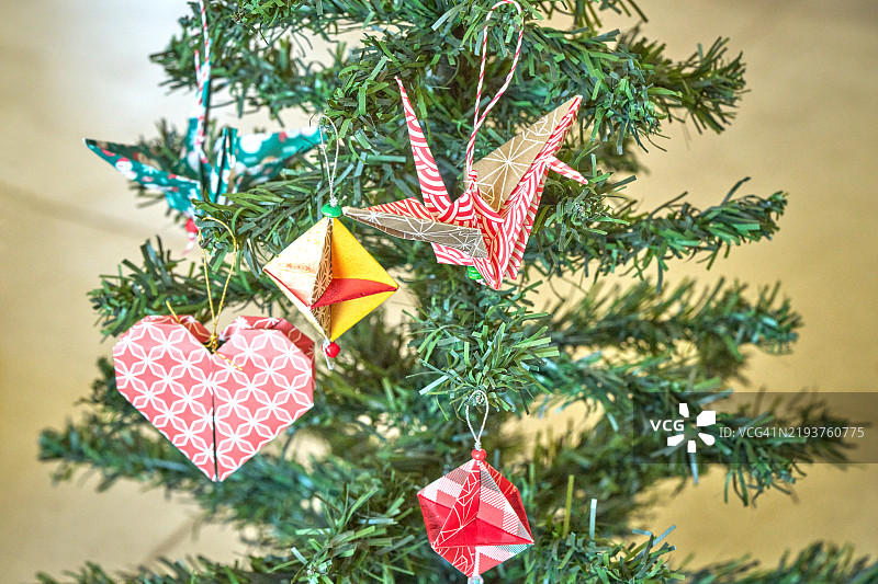 DIY圣诞魅力：折纸节日装饰图片素材