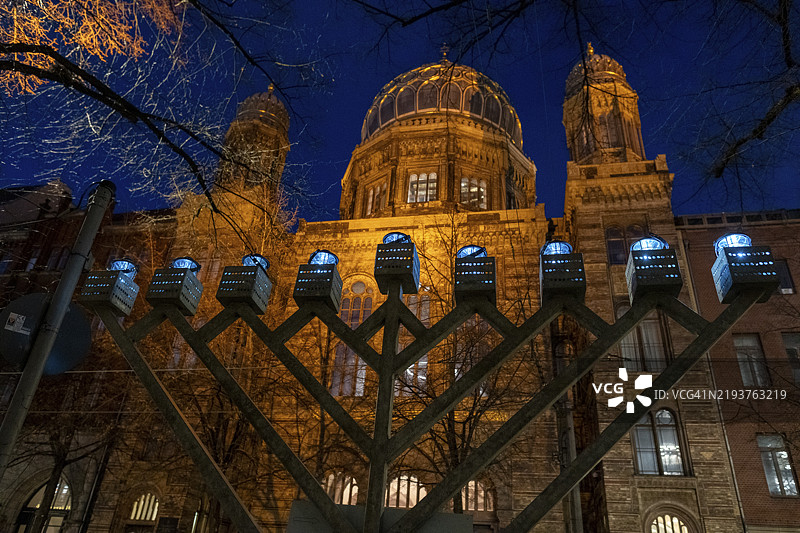 德国，柏林，2025年1月2日，哈努卡烛台，新犹太教堂，奥拉宁堡街，欧洲图片素材