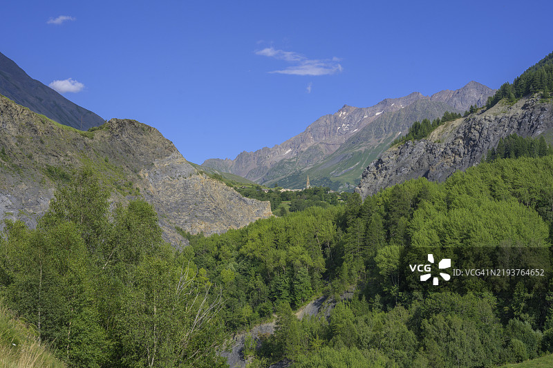法国高阿尔卑斯省拉格拉夫的维拉尔达雷纳村景观图片素材