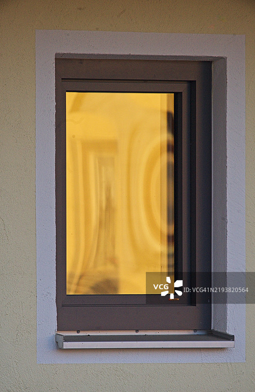 住宅窗户与倒影图片素材