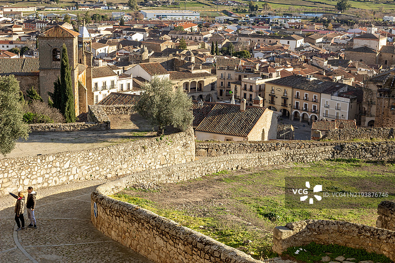 从城堡俯瞰的特鲁希略下城，西班牙图片素材