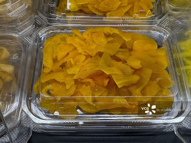 塑料包装中的壳菜腌制品图片素材