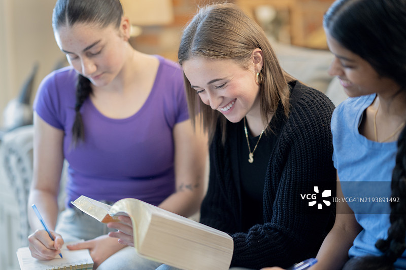 青少年圣经学习图片素材